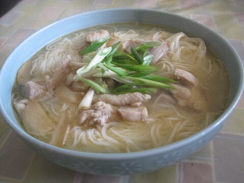 台湾風鶏肉入り素麺ゴマ油スープ